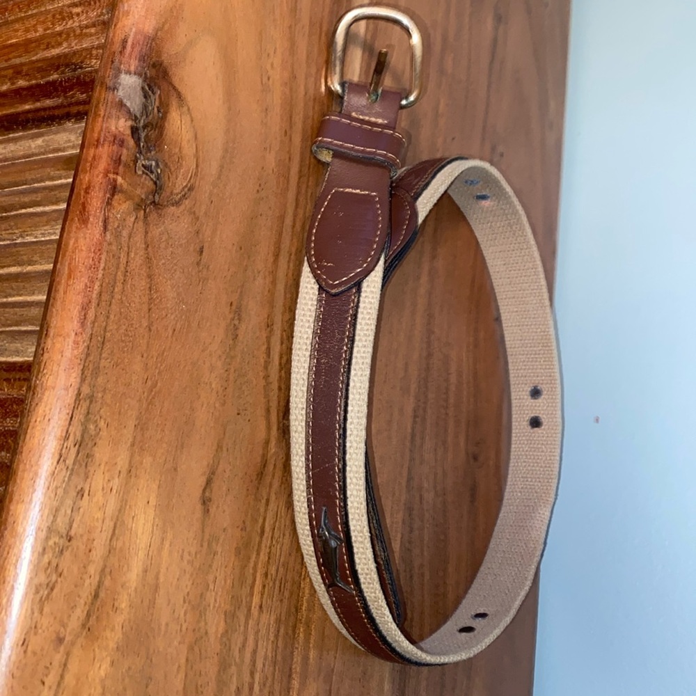 Size 32 woven belt with brown leather, metal Marlin ornamentation